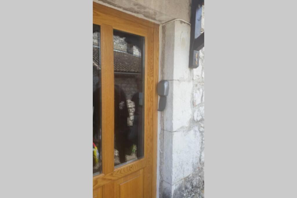 Maison Pierre Et Voute Au Coeur Du Village Balazuc Luaran gambar