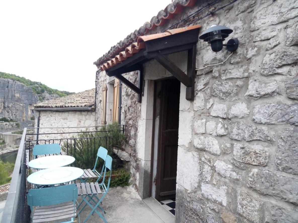 Maison Pierre Et Voute Au Coeur Du Village Balazuc Luaran gambar