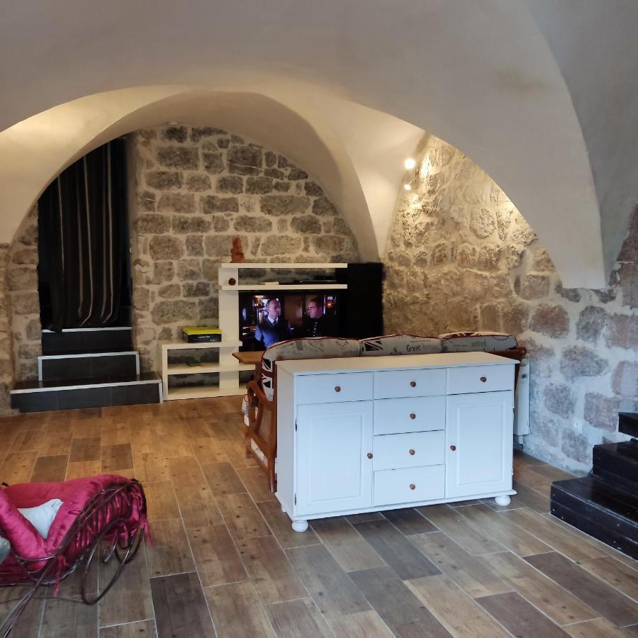 Maison Pierre Et Voute Au Coeur Du Village Balazuc Luaran gambar