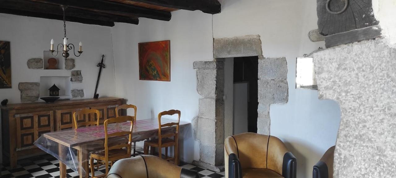 Maison Pierre Et Voute Au Coeur Du Village Balazuc Luaran gambar
