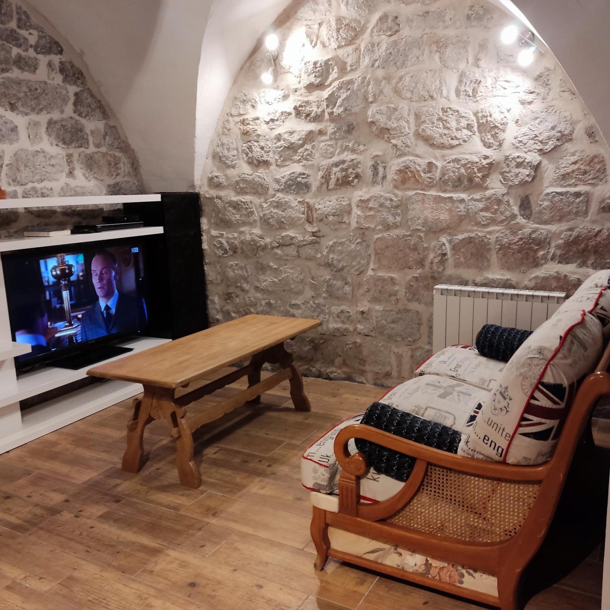 Maison Pierre Et Voute Au Coeur Du Village Balazuc Luaran gambar