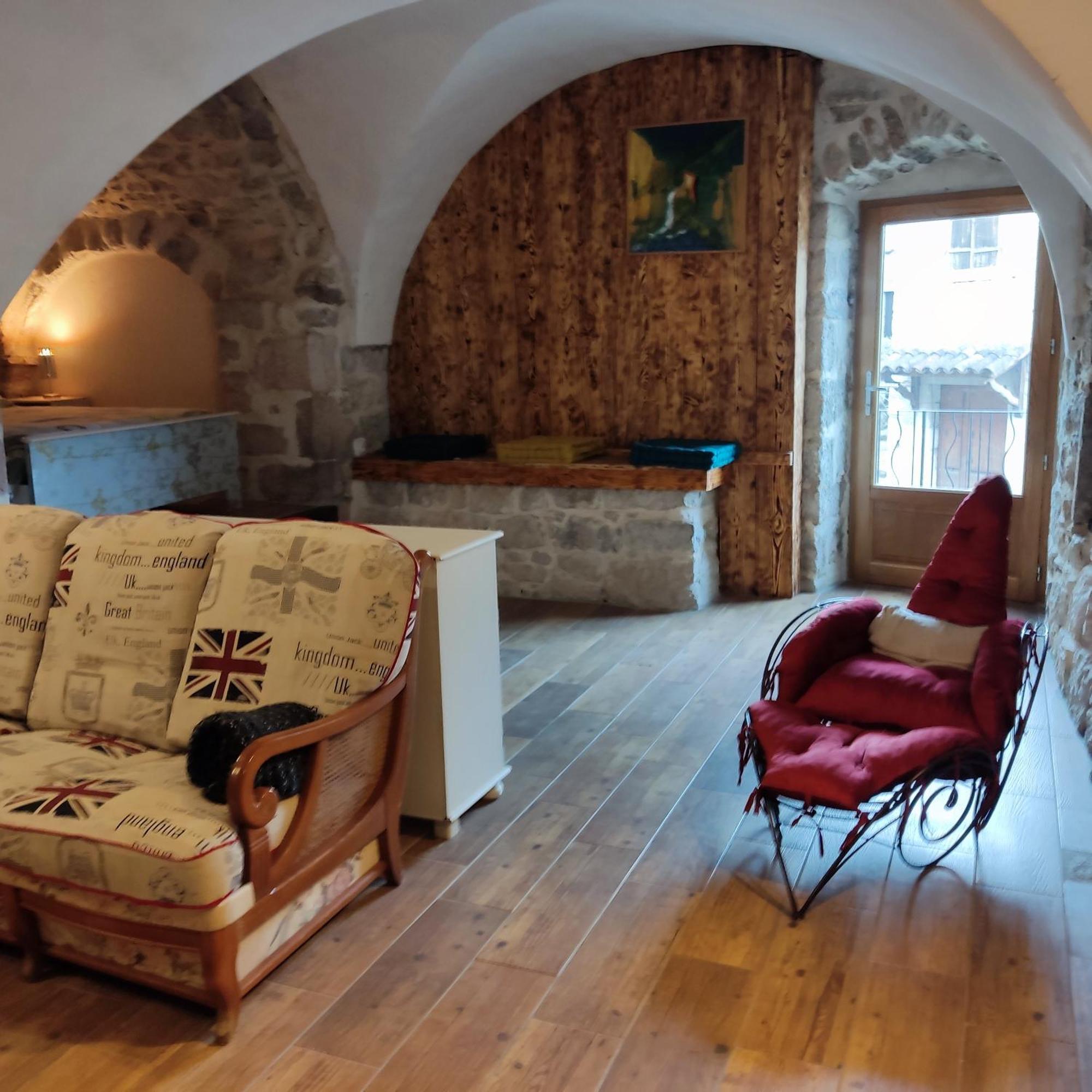 Maison Pierre Et Voute Au Coeur Du Village Balazuc Luaran gambar