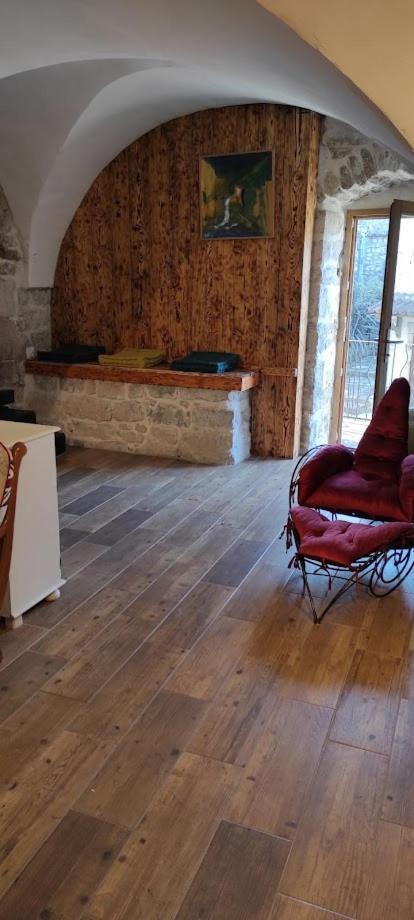 Maison Pierre Et Voute Au Coeur Du Village Balazuc Luaran gambar