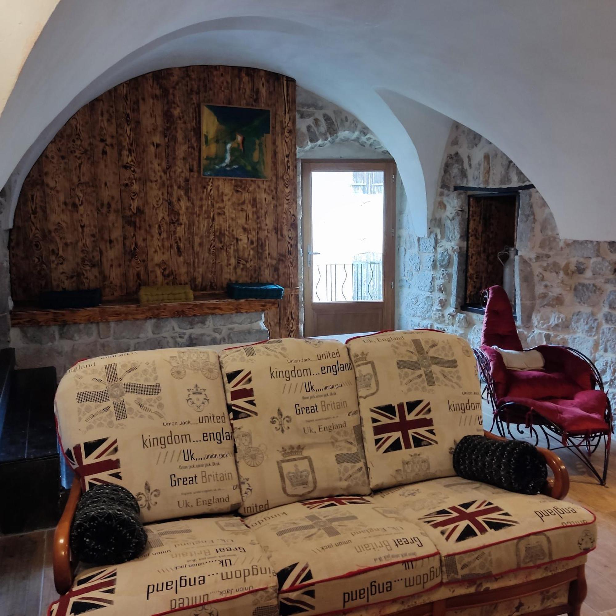 Maison Pierre Et Voute Au Coeur Du Village Balazuc Luaran gambar